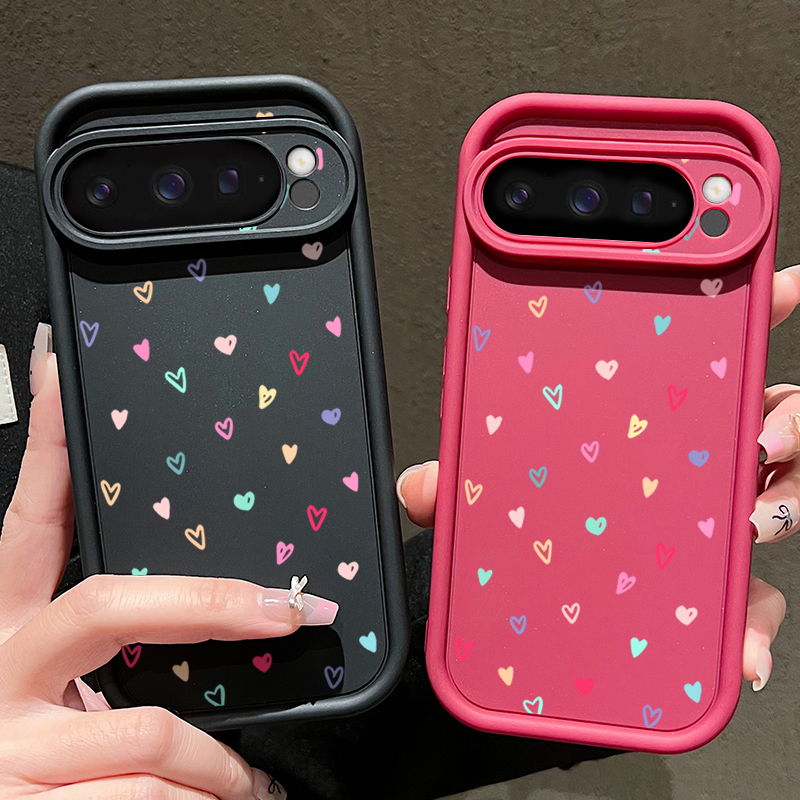 حافظة ناعمة ملونة على شكل قلوب - مراجعة Google Pixel 9 Pro وسعره