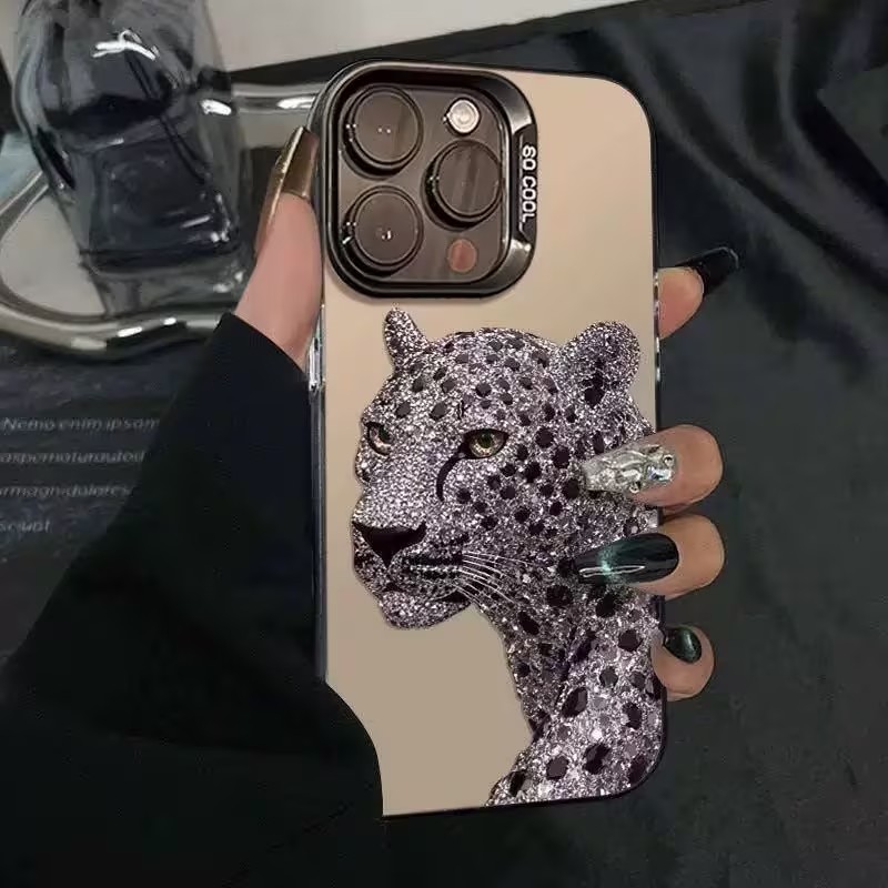 غطاء هاتف هولوغرافي فضي بتقنية - مراجعة Apple Iphone 15 وسعره