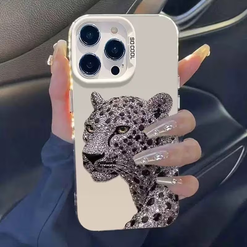 غطاء هاتف هولوغرافي فضي بتقنية - مراجعة Apple Iphone 15 وسعره