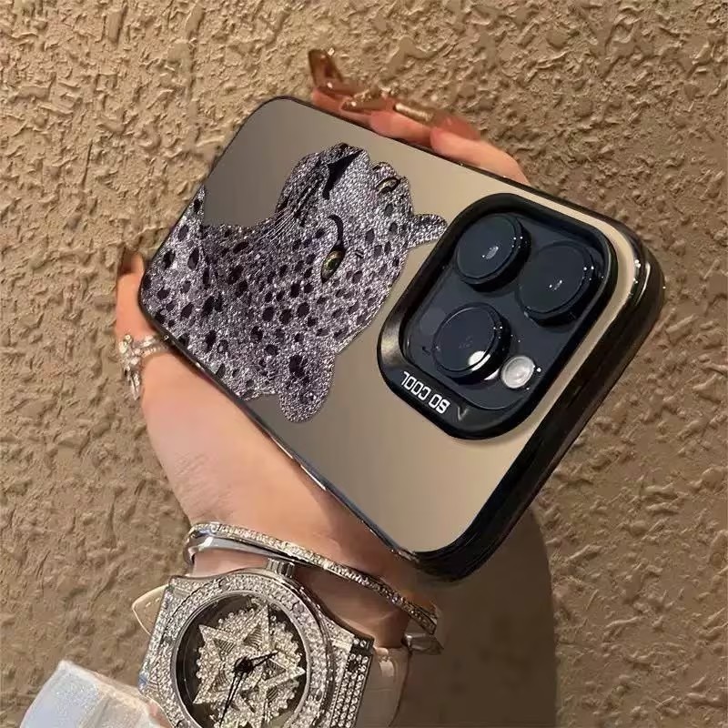 غطاء هاتف هولوغرافي فضي بتقنية - مراجعة Apple Iphone 15 وسعره